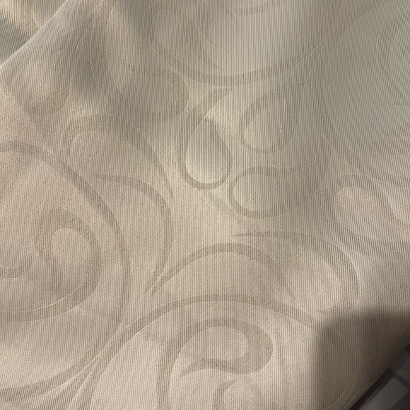 4 curtain panels - Picture 2 of 5